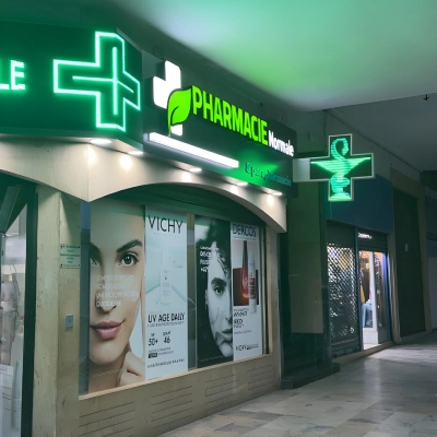 fabrication enseigne alucobond croix pharmacie maroc Fabrication d'enseigne en Alucobond et pose de croix LED de pharmacie au Maroc