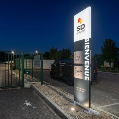 totem led diffusion video dynamique Diffusion vidéo dynamique et contenu publicitaire sur totem LED
